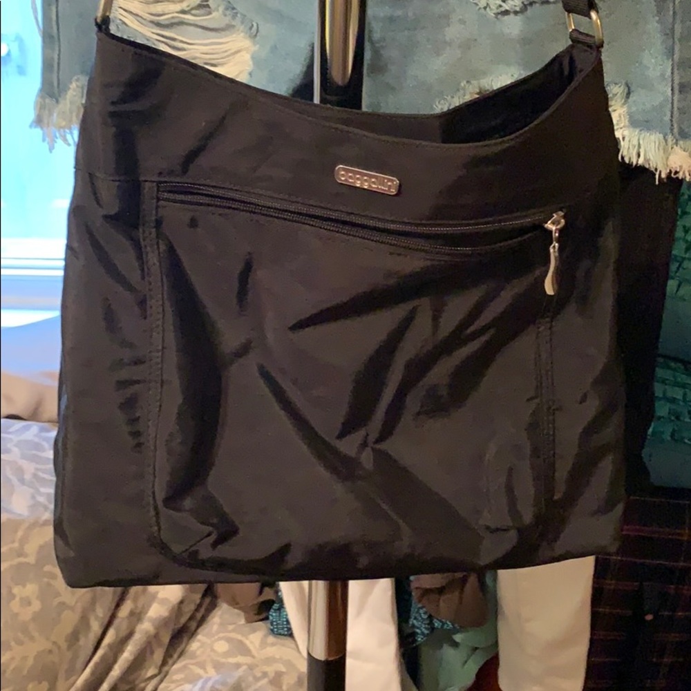 Black baggalini purse.